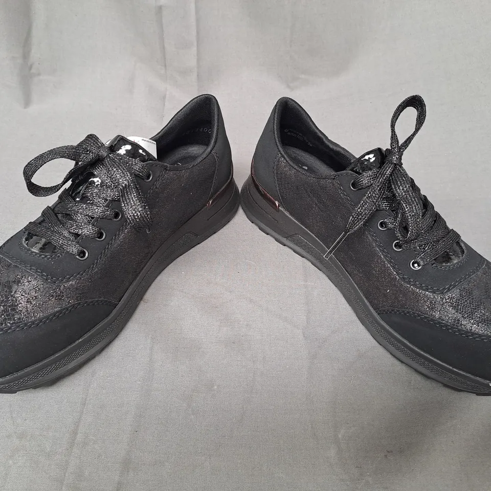 BOXED PAIR OF RIEKER ZIP TRAINERS IN BLACK SIZE 4