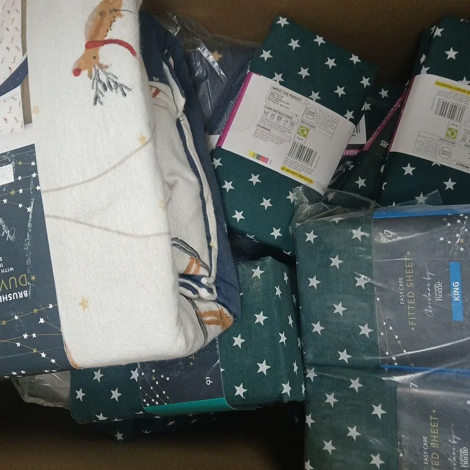 BOX OF APPROXIMATELY 10 ASSORTED BEDDING ITEMS IN VARIOUS COLOURS, STYLES, AND SIZES, ETC - COLLECTION ONLY