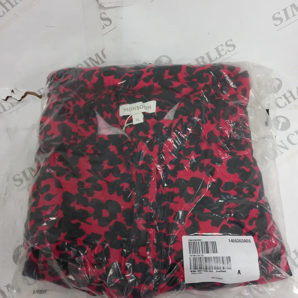 BOX OF APPROXIMATELY 30 ASSORTED CLOTHING PRODUCTS IN VARIOUS SIZES TO INCLUDE SKIRTS, JUMPERS, DRESSES ETC