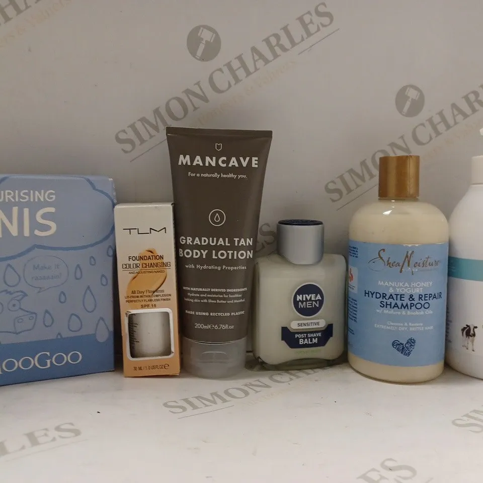 BOX OF APPROX 20 ASSORTED HEALTH AND BEAUTY ITEMS TO INCLUDE - MOOGOO NATURAL MILK WASH - MAN CAVE GRADUAL TAN BODY LOTION - MOISTURISING MINI MOOGOO ECT