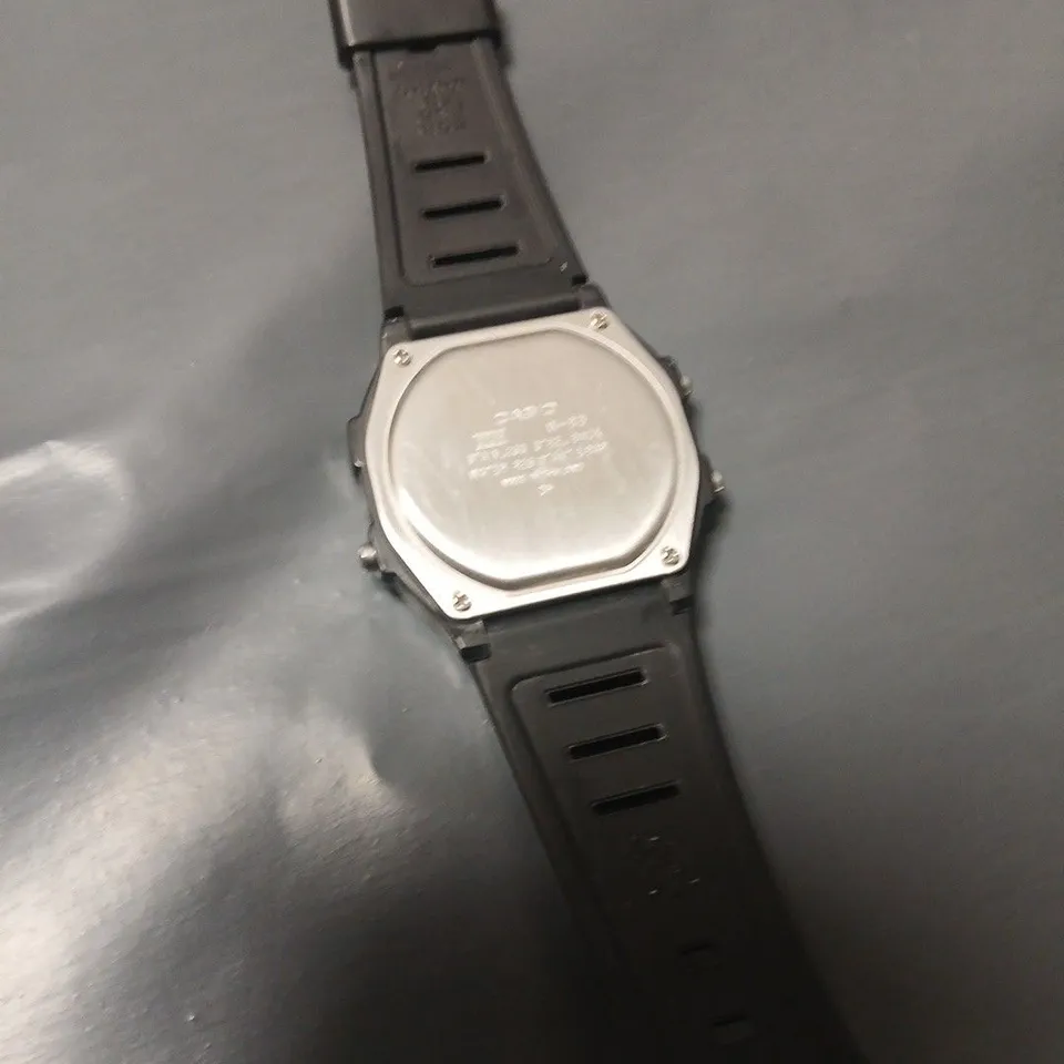 UNBOXED CASIO W-86 3298 WATCH WITH BLACK RUBBER STRAP