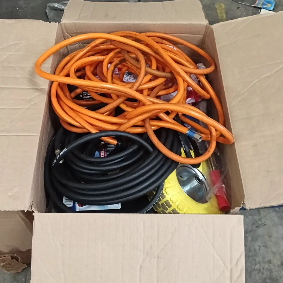 BOX OF ASSORTED TOOLS/DIY PRODUCTS, TO INCLUDE 11PC ELECTRICIANS TOOL KIT, HOT AIR GUN KIT, EXTRA LONG TORX SOCKET BIT SET ETC.