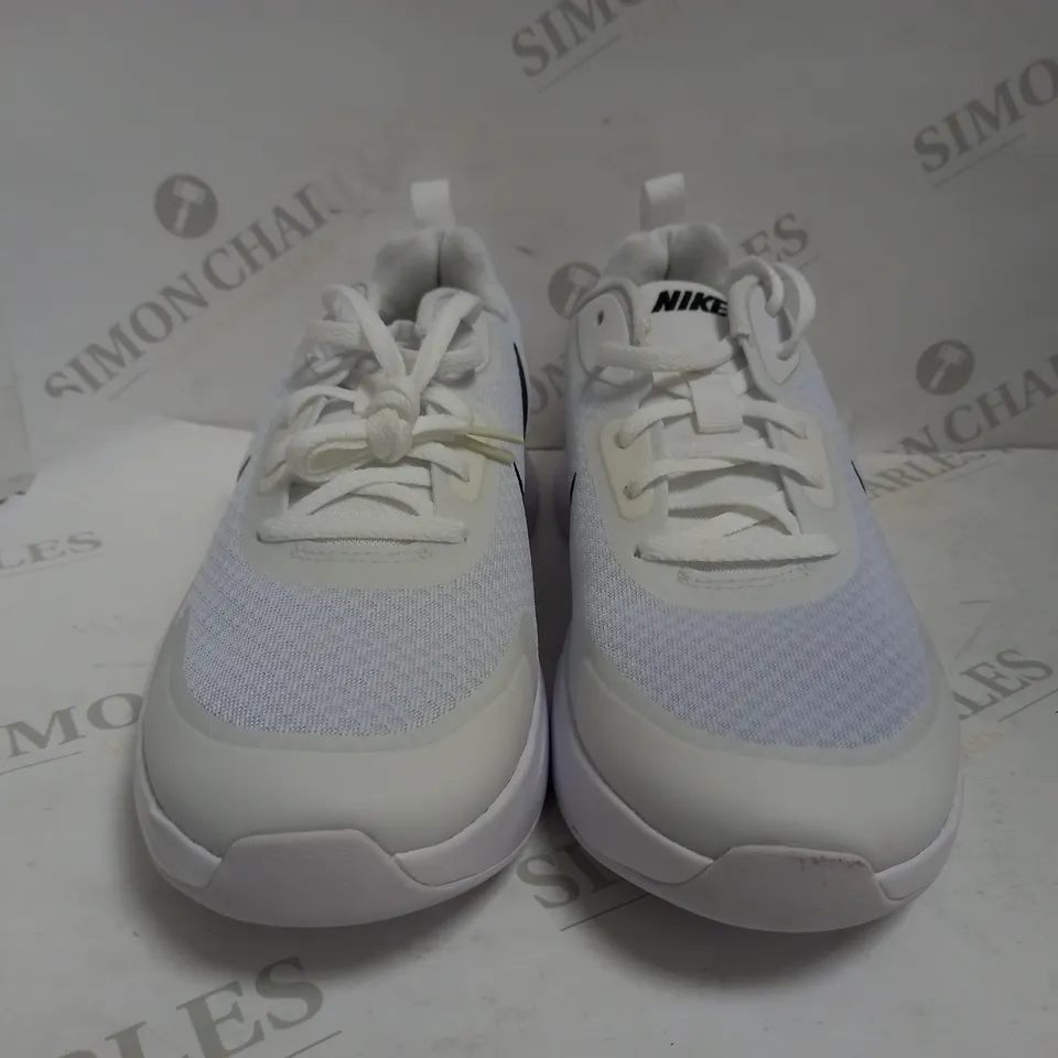 WHITE TRAINERS IN THE STYLE OF NIKE UK SIZE 8