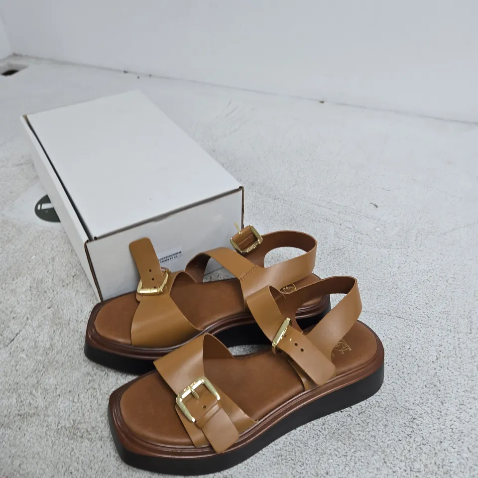 DUNE LONDON TAN LEATHER PLATFORM SANDALS, UK 7 (EU 40) – BOXED
