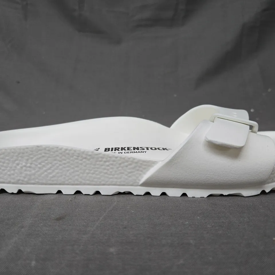 BOXED PAIR OF BIRKENSTOCK MADRID EVA SLIDERS IN WHITE UK SIZE 7