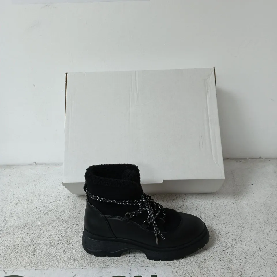 MODA IN PELLE BLACK LEATHER ANKLE BOOTS – WOMEN'S - EUR 39