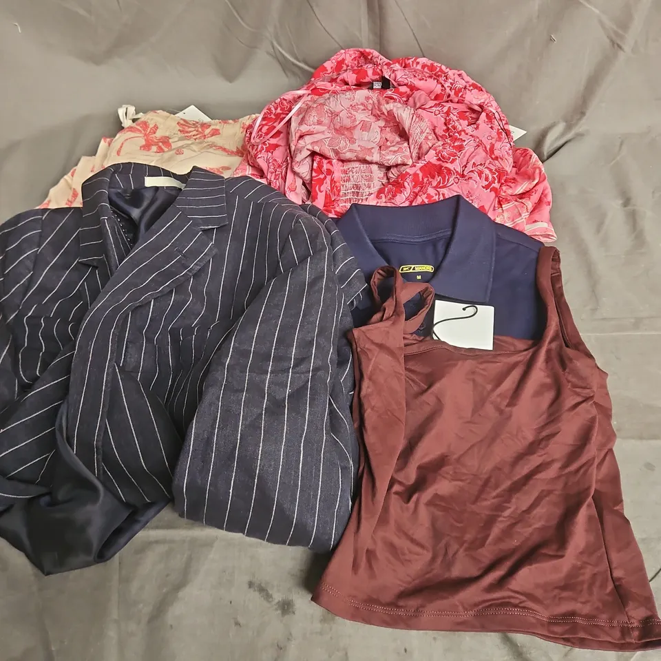 BOX OF APPROXIMATELY 20 ASSORTED CLOTHING ITEMS TO INCLUDE DRESS, BLAZER, TOPS, ETC