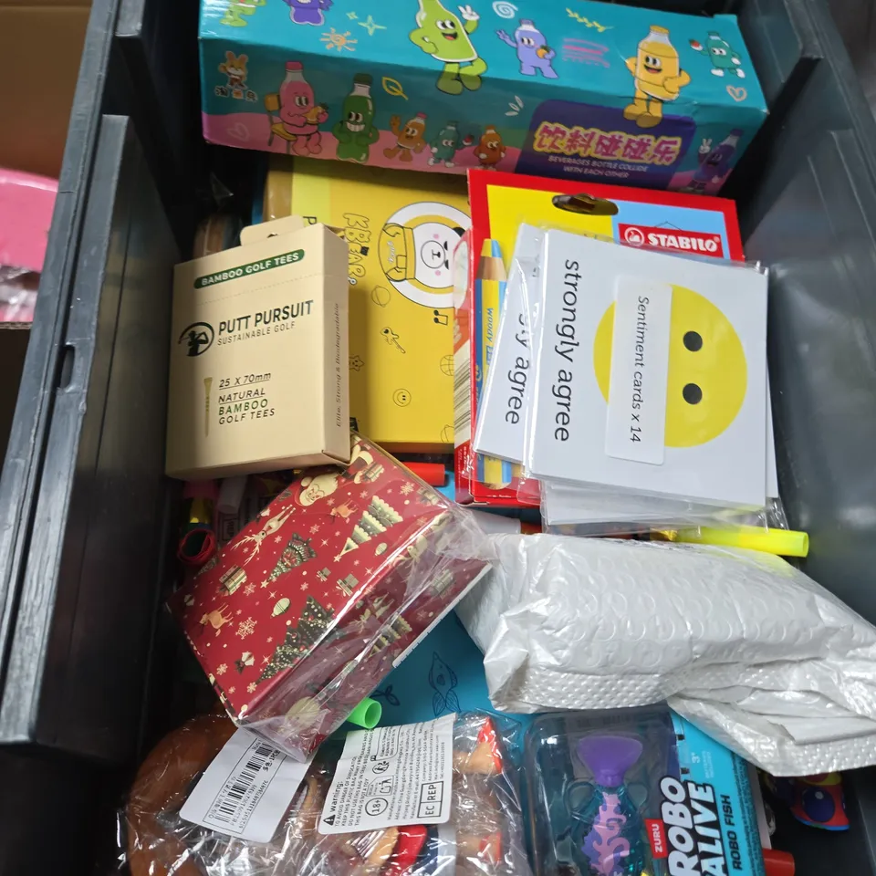 BOIX OF ASSORTED TOYS INCLUDING PET HOME PUPPY PLAY SET BOXED + MINI SKATEBOARD TOY 