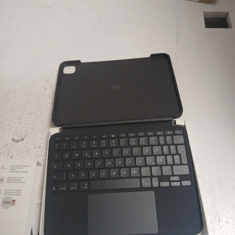 LOGITECH COMBO TOUCH KEYBOARD CASE FOR IPAD PRO 11-INCH (M4) GERMAN LAYOUT