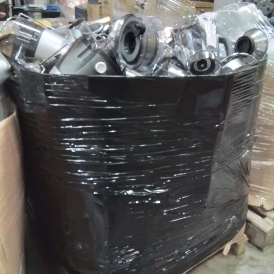 PALLET TO CONTAIN A LARGE QUANTITY OF ELECTRIC BLENDERS AND FOOD PROCESSORS