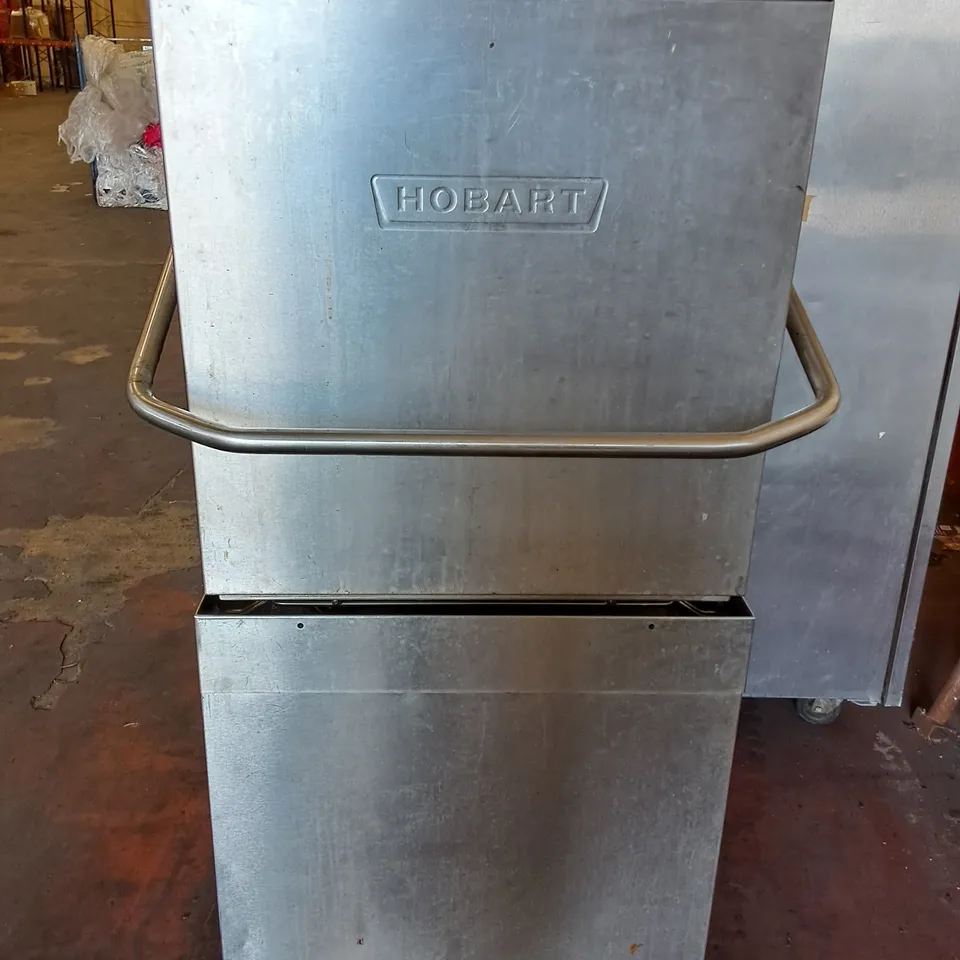 HOBART FREESTANDING LIFT UP CATERING DISH WASHER