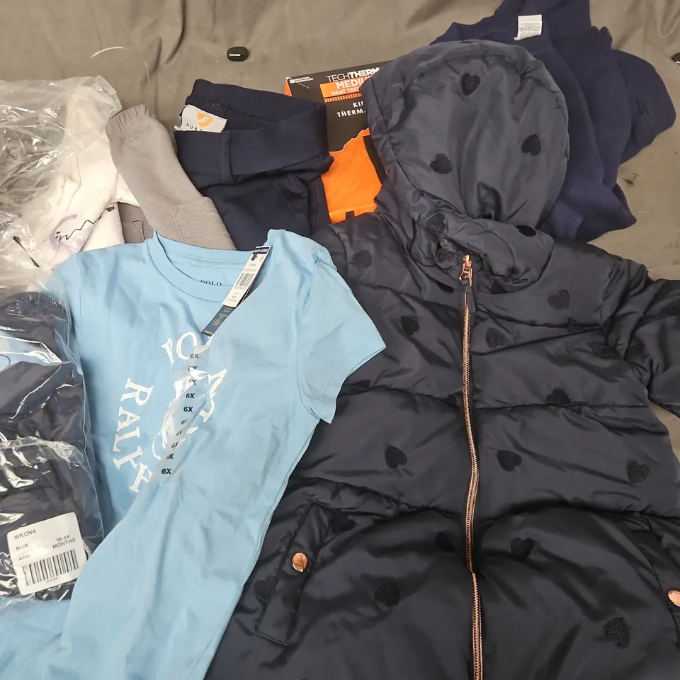 APPROXIMATELY 40 ASSORTED KIDS CLOTHING ITEMS IN VARIOUS SIZES, STYLES & COLOURS TO INCLUDE BRANDS SUCH AS POLO RALPH LAUREN, MOUNTAIN WAREHOUSE, AUBRION, ETC - COLLECTION ONLY