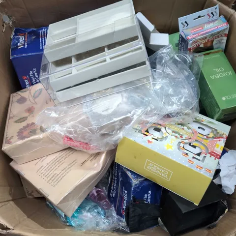 BOX OF 20 ASSORTED HOUSEHOLD ITEMS 