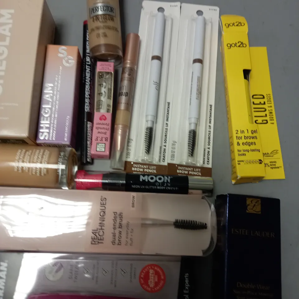LOT OF APPROXIMATLEY 30 ASSORTED HEALTH AND BEAUTY ITEMS TO INCLUDE ESTEE LAUDER DOUBLE WEAR, SHEGLAM FOUNDATION AND TRINNY LONDON MASCARA