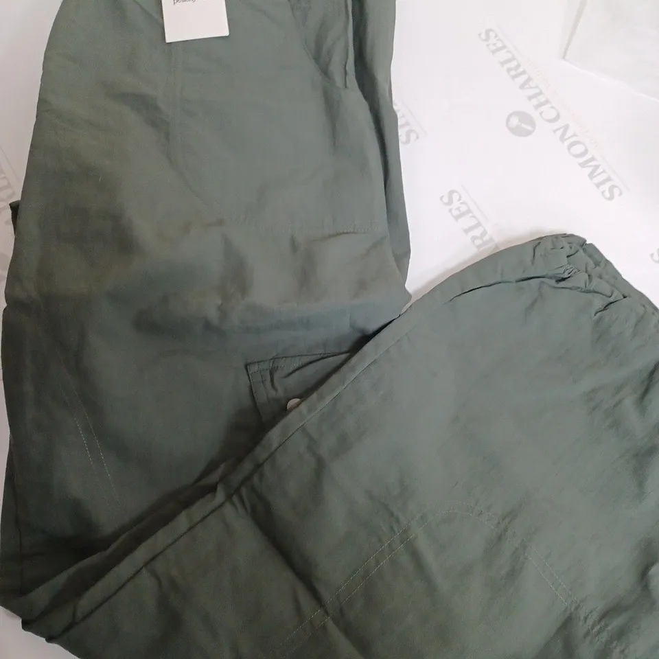 PEACHY DEN GREEN CARGO PANTS - SIZE UNSPECIFIED