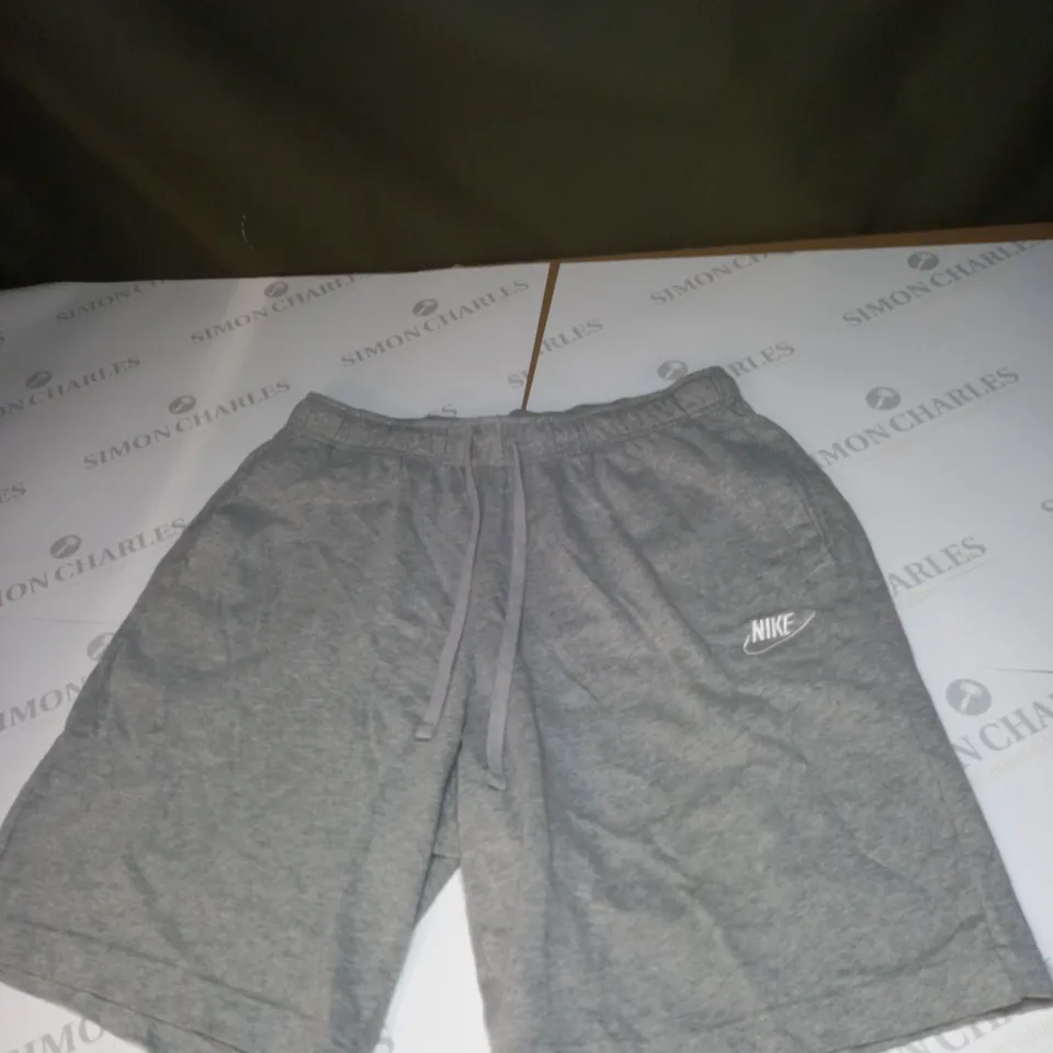 NIKE LOGO FLEECE SHORTS SIZE M