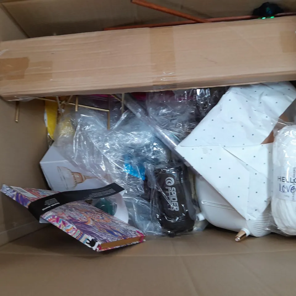 APPROXIMATELY 10 ASSORTED HOUSEHOLD ITEMS TO INCLUDE JEWELLERY STORAGE CHEST, YARN, CUSHION COVER IN WHITE, ETC