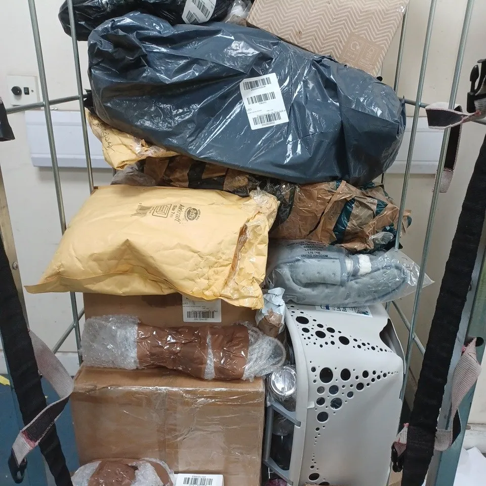 CAGE OF APPROXIMATELY 15 ASSORTED HOUSEHOLD ITEMS TO INCLUDE MARC JACOBS SO FRESH EAU DE TOILETTE SET, GOLD DECAL OVAL MIRROR, ETC