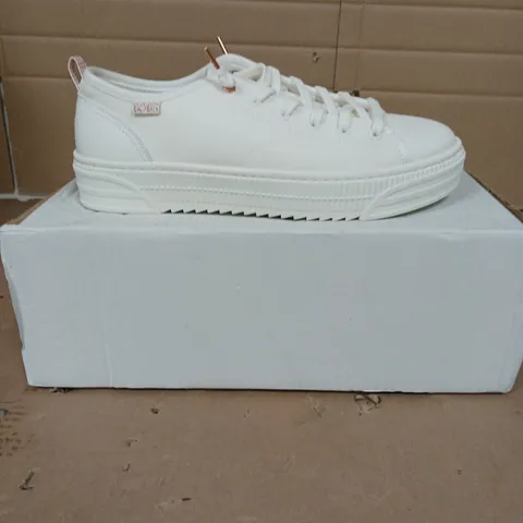 BOBS FROM SKECHERS TRAINERS WHITE SIZE 7