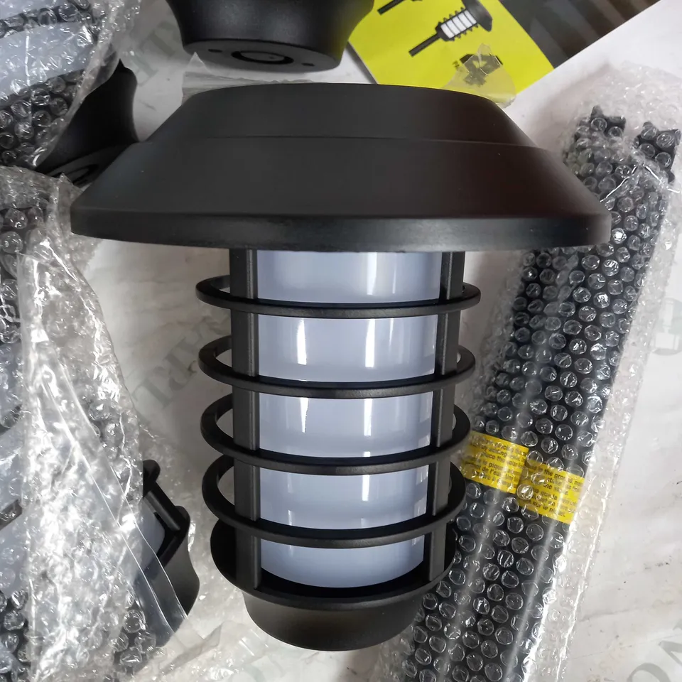 BELL & HOWELL SET OF 4 SOLAR 21 LUMENS DUAL FUNCTION FLAME/ WHITE STAKE LIGHTS