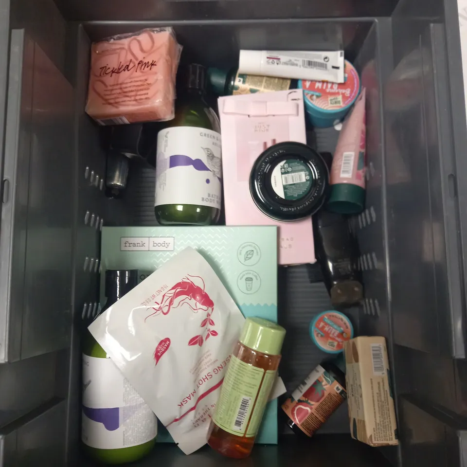 BOX TO CONTAIN APPROXIMATELY 15 ASSORTED BATHROOM & TOILETRY BASED PRODUCTS, INCLUDES BALMS, SOAPS ETC  