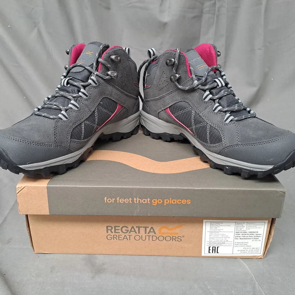 BOXED PAIR OF REGATTA WATERPROOF + BREATHABLE SHOES IN GREY/PINK UK SIZE 7