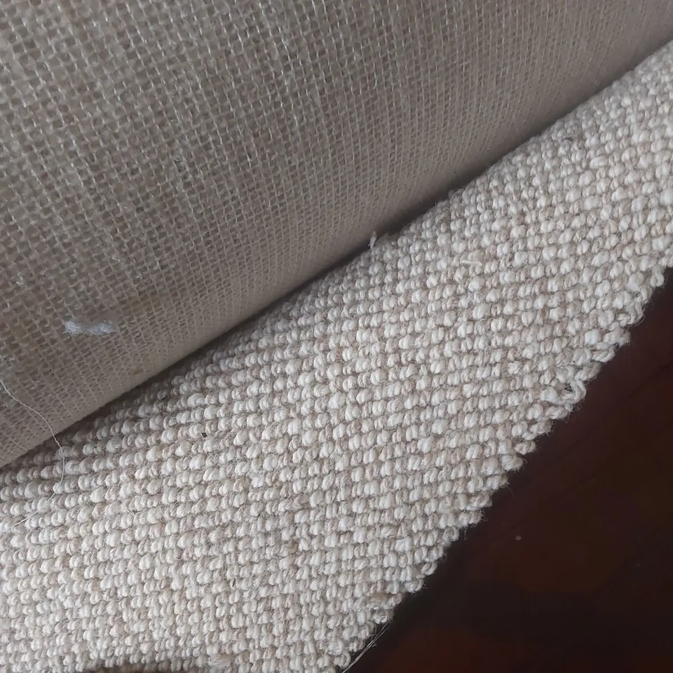 ROLL OF QUALITY BEACHCOMBER BAY CORAL CARPET - APPROXIMATELY 5 x 5.23m