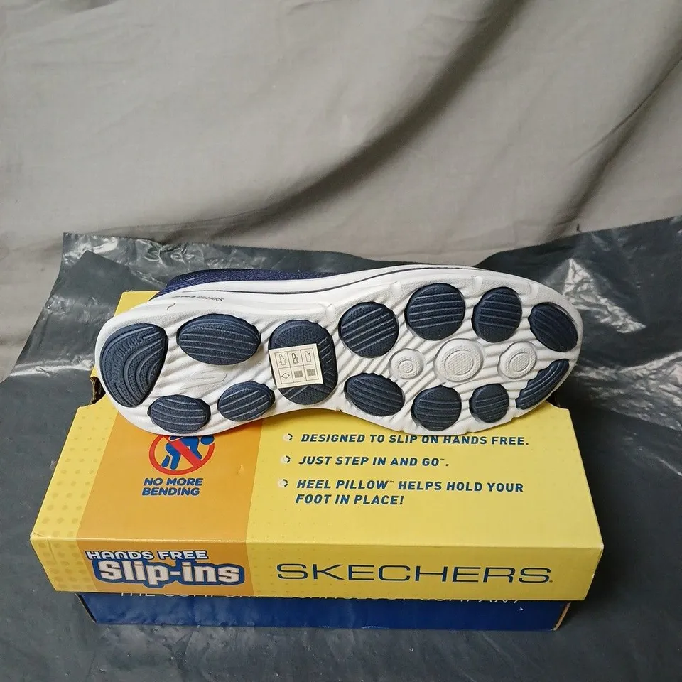 SKECHERS GO WALK NOVA NAVY SIZE 3.5 BOXED