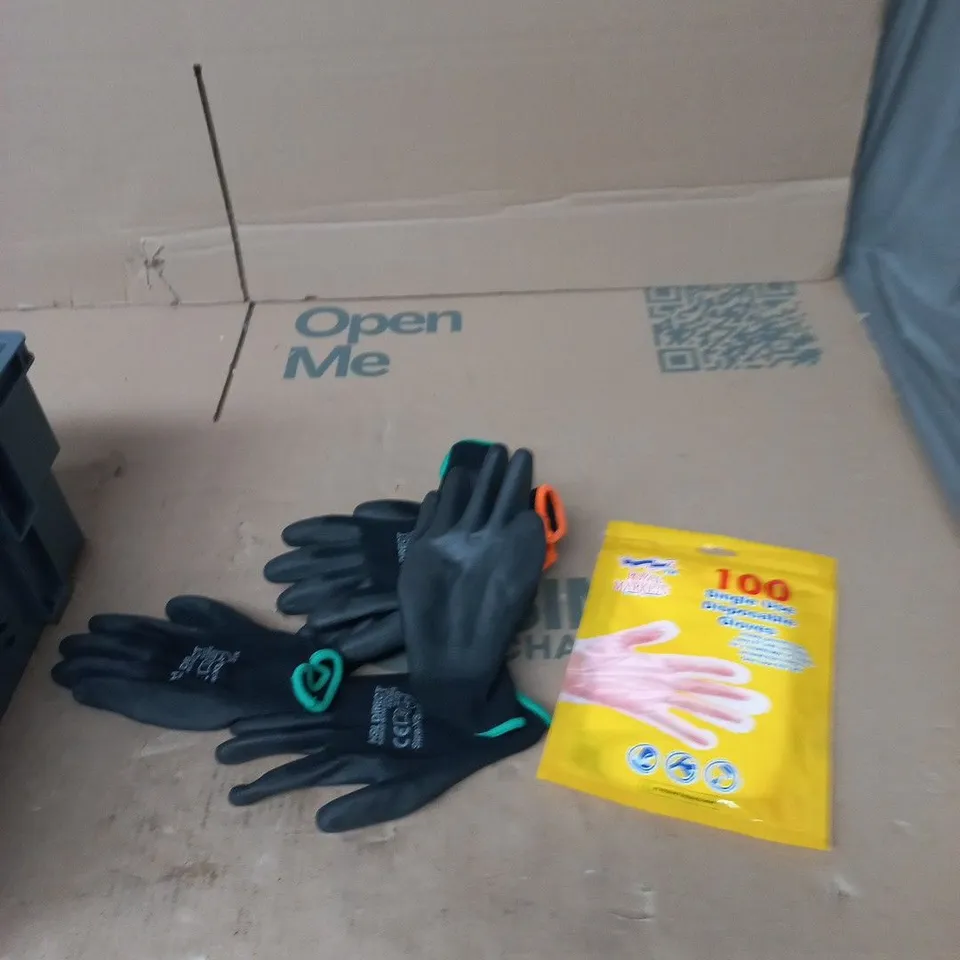 TOTE OF APPROXIMATELY 15 ASSORTED ITEMS TO INCLUDE: ASSORTED GLOVES 