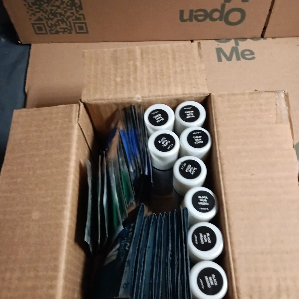 BOX OF APPROXIMATELY 35 JOICO PRODUCTS TO INCLUDE: ROOT CONCEALER AND COLOR BUTTER