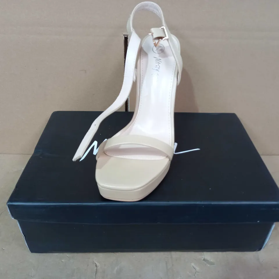 BOXED PAIR OF NASTY GAL HEELS IN NUDE COLOUR UK SIZE 4