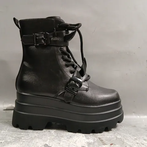 BOXED PAIR OF KOI SANTOKU TRIDENT SPIKE PLATFORM BOOTS IN BLACK SIZE UK 3