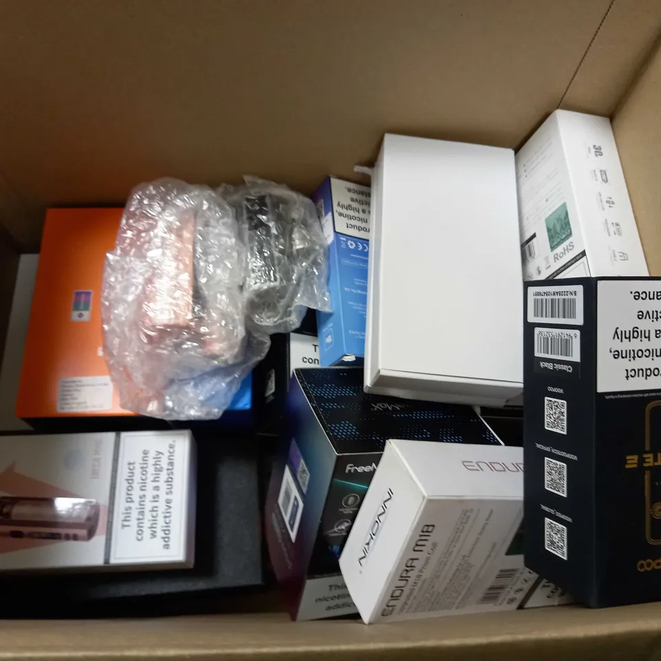 BOX OF APPROX 20 ASSORTED ACCESSORIES 
