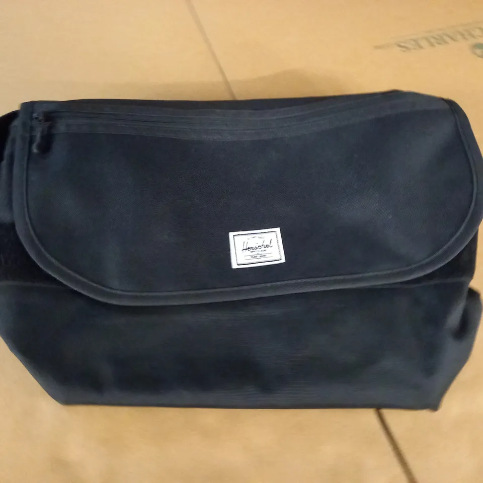 THE HERSCHEL BLACK BAG