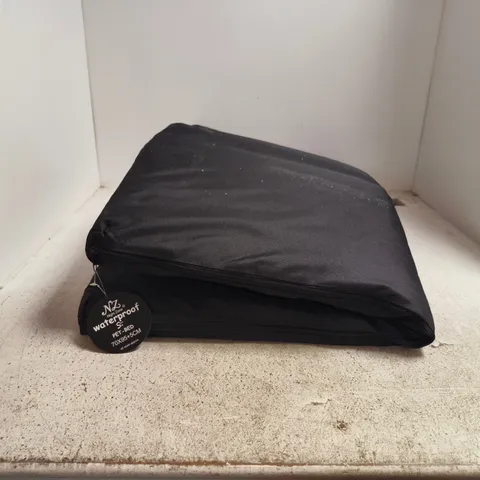 NIGHT ZONE WATERPROOF PET BED