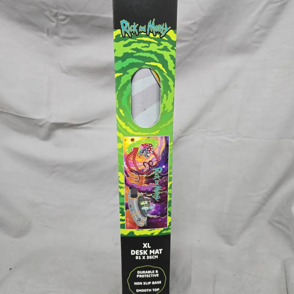 BOXED RICK AND MORTY XL DESK MAT (81X36CM)