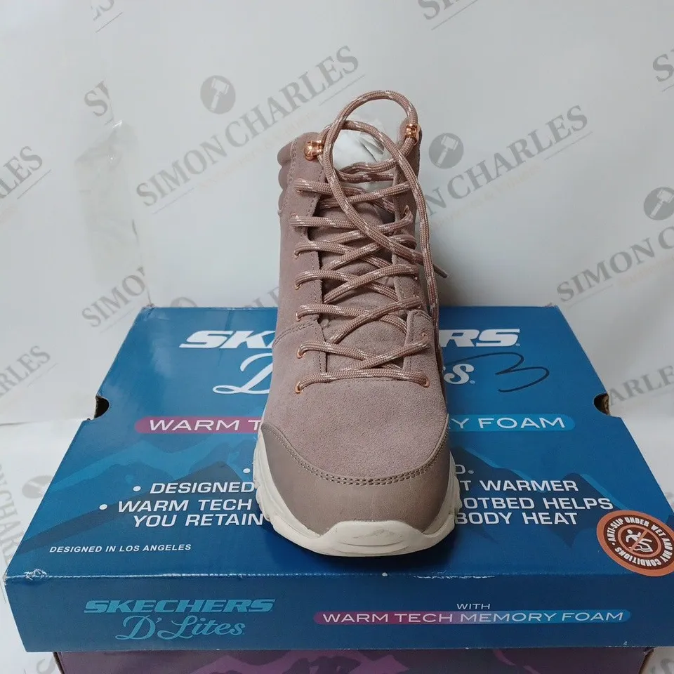 BOXED PAIR OF SKECHERS D'LITES SATIN COLLAR LACE UP BOOTS, BLUSH - SIZE 5.5