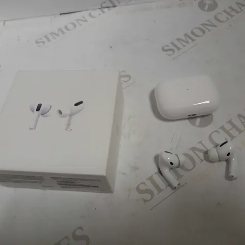 APPLE AIRPODS PRO WITH WIRELESS CHARGING CASE