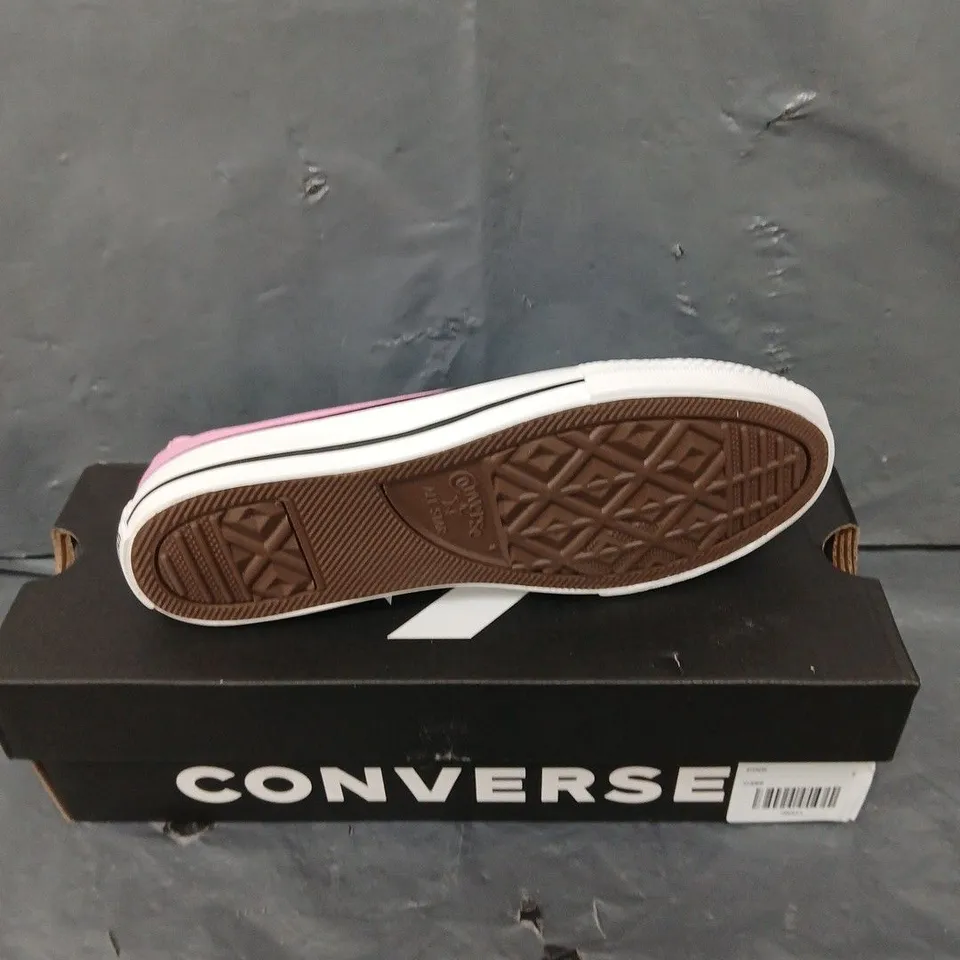 BOXED PAIR OF CONVERSE ALLSTAR TRAINERS IN PINK - 2