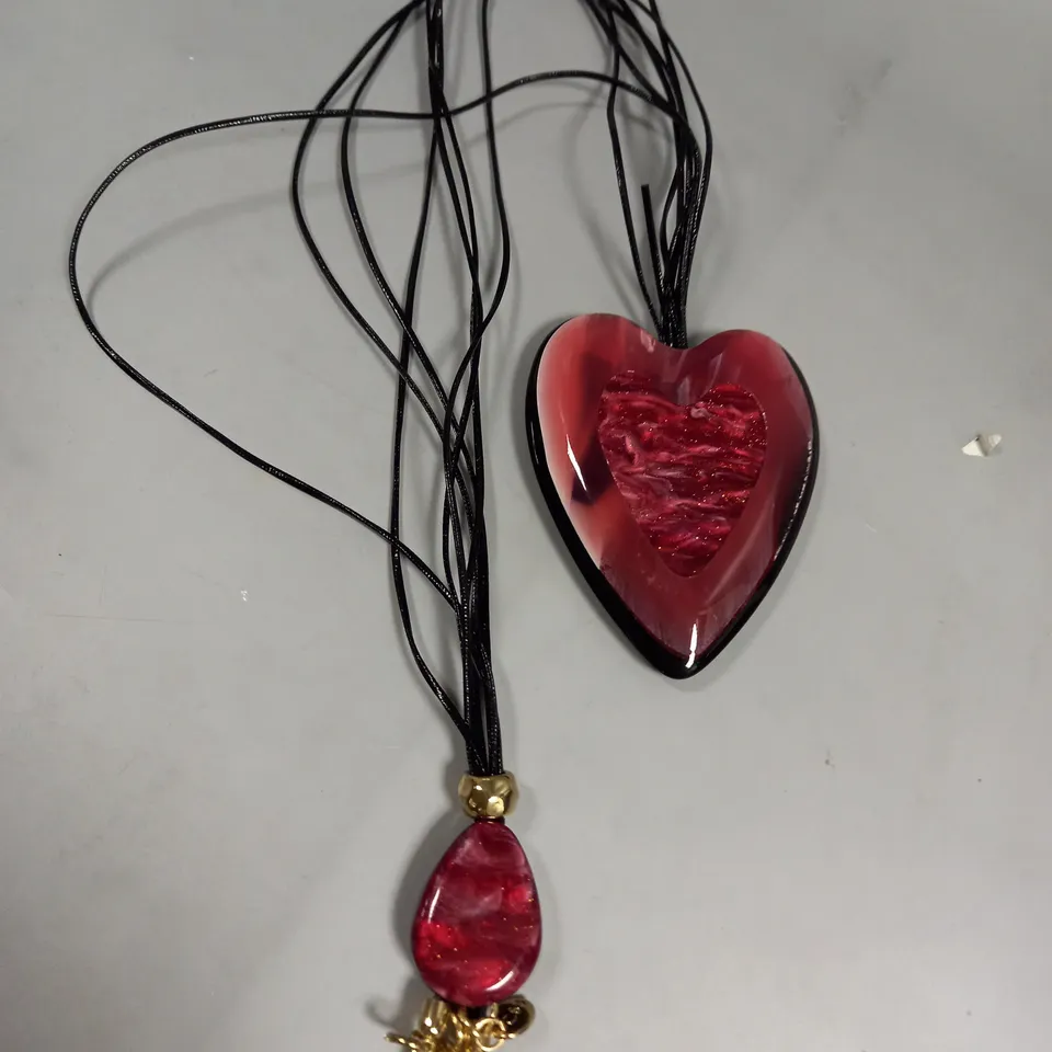 BRAND NEW BROWN PEPPER HANDBAGS RED LOVE HEART NECKLACE 