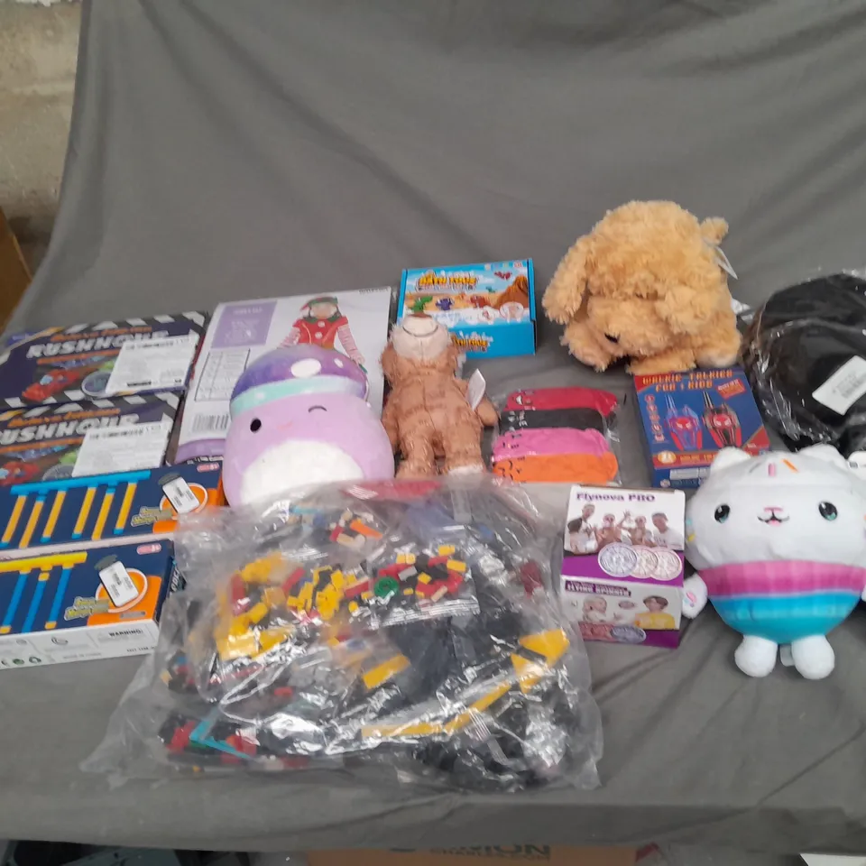 LARGE QUANTITY OF ASSORTED TOYS AND GAMES TO INCLUDE - WARMIES PLUSH, RUSHHOUR GAME, AND HAND SPEED CHALLENGE GAME ETC. 