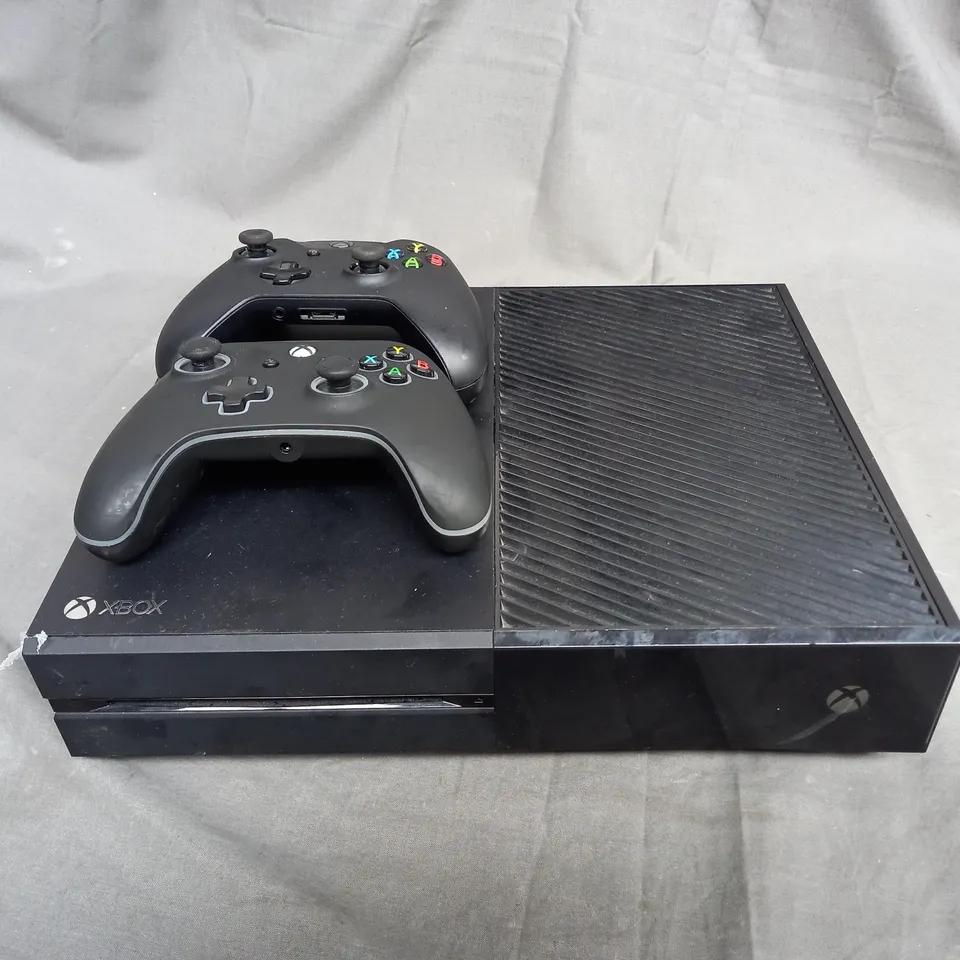 XBOX ONE GAMES CONSOLE WITH 2 CONTROLLERS