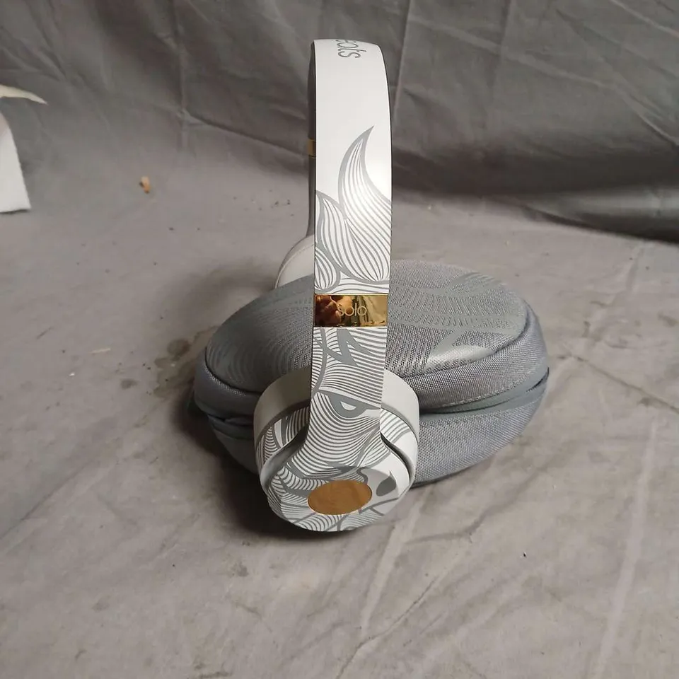 BEATS WIRELESS HEADPHONES – WHITE/SILVER BEATS SOLO 3 