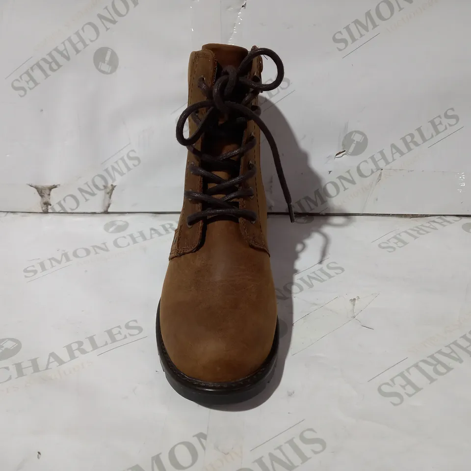 BOXED PAIR OF CLARKS FAUX LEATHER LACE UP BOOTS IN BROWN UK SIZE 4