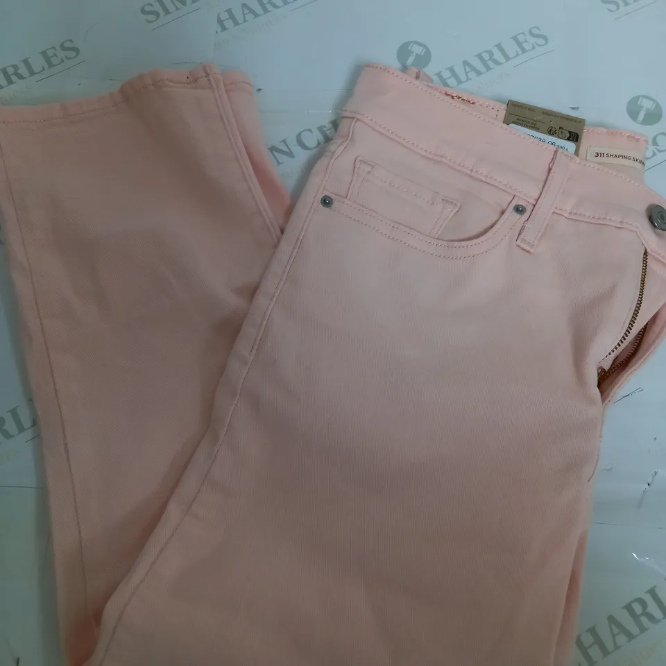 LEVIS 311 SHAPING SKINNY CAPRIS IN PINK - SIZE 29