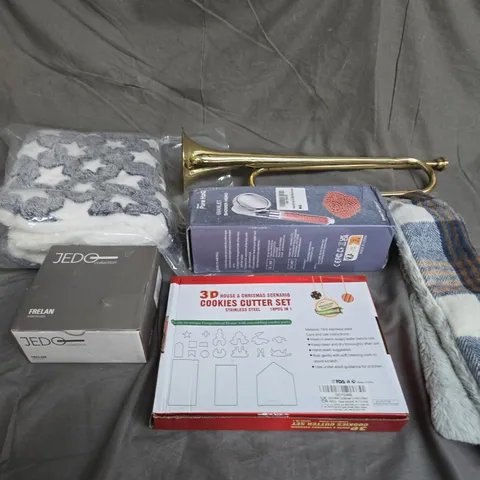 LARGE BOX OF APPROXIMATELY 15 ASSORTED HOUSEHOLD ITEMS TO INCLUDE - COOKIE CUTTER SET - TRUMPET - SHOWERHEAD - ETC