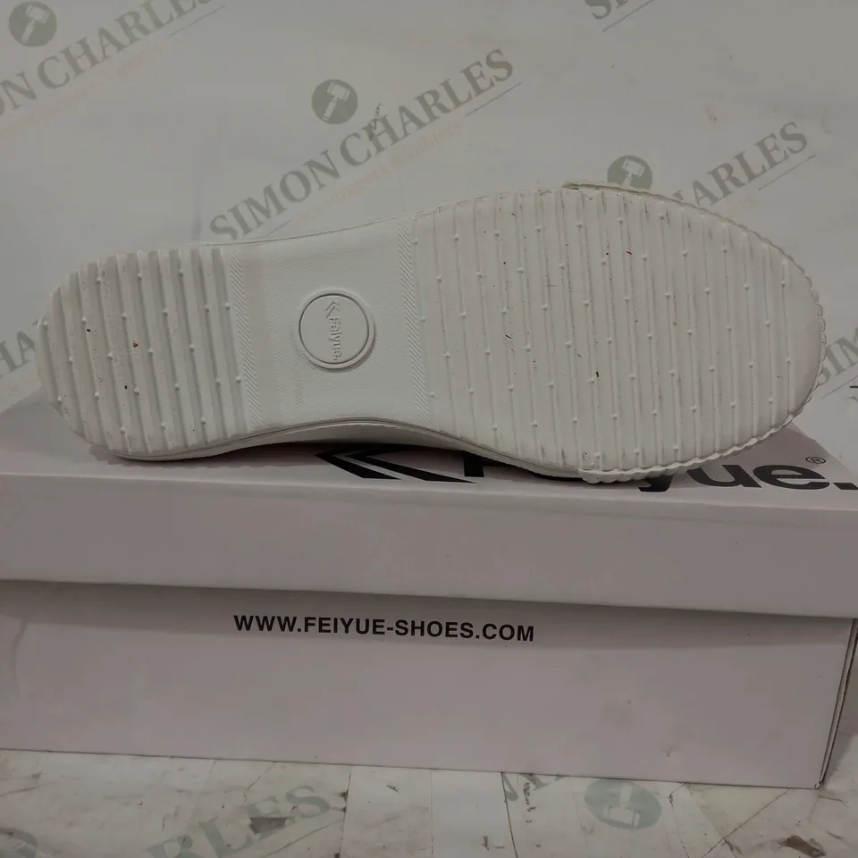 BOXED PAIR OF FEIYUE CANVAS SHOES IN OFF WHITE UK SIZE 3