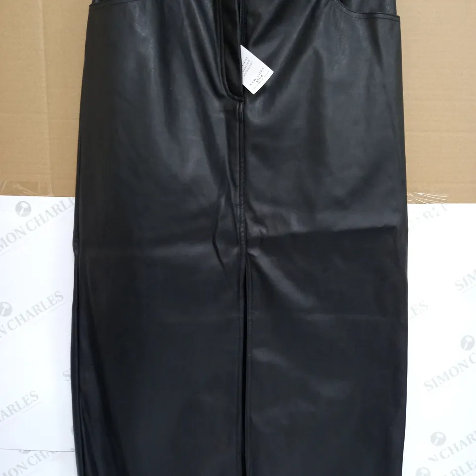 NEW LOOK BLACK LEATHER-LOOK SKIRT IN BLACK - UK 14