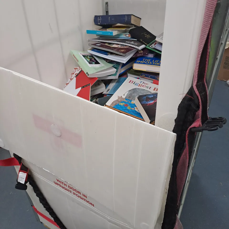 LARGE QUANTITY OF ASSORTED BOOKS TO INCLUDE FICTION & NON FICTION - COLLECTION ONLY