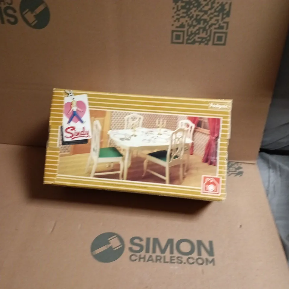 BOXED VINTAGE SINDY PEDIGREE DINING TABLE AND CHAIRS 